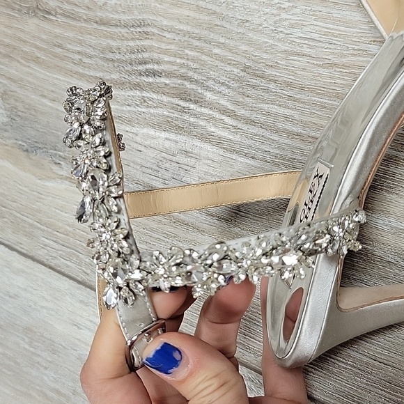 Badgley Mischka Size 9 Morning Fog Esmeralda Embellished Silk Pumps - Picture 5 of 12